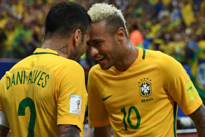 ___5493821___https:______static.pulse.com.gh___webservice___escenic___binary___5493821___2016___9___15___15___dani-alves-neymar-cropped_pqjetgdmfvdwzll2016ynsie