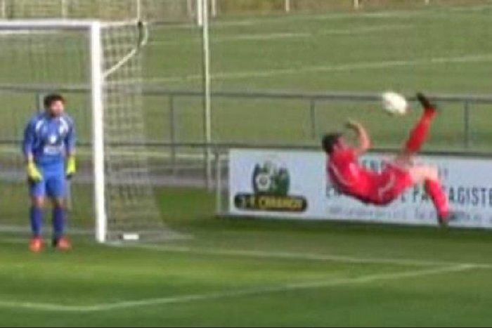 ___6698303___https:______static.pulse.com.gh___webservice___escenic___binary___6698303___2017___5___18___13___Own+goal