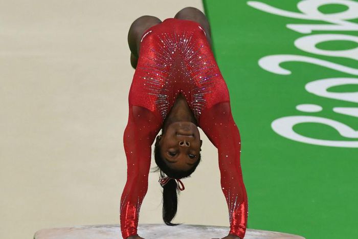 ___5378456___https:______static.pulse.com.gh___webservice___escenic___binary___5378456___2016___8___15___0___simonebiles-cropped_581xce227fk01p5mb0e7o57yo_2