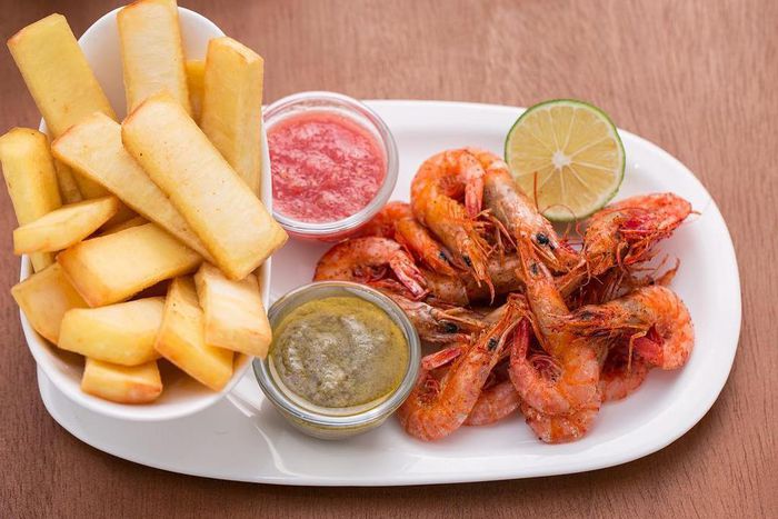 Fried yam with crispy fried shrimps (Telandeworld)