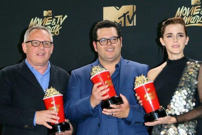 Director Bill Condon (L) and actors Josh Gad (C) and Emma Watson (R), winners of Movie of the Year for 'Beauty and the Beast' at the MTV Movie & TV Awards