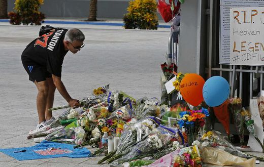 ___5535211___https:______static.pulse.com.gh___webservice___escenic___binary___5535211___2016___9___27___12___a-makeshift-memorial-to-jose-fernandez_1cxwazum7mnwk12vul2ipyjlgy_2