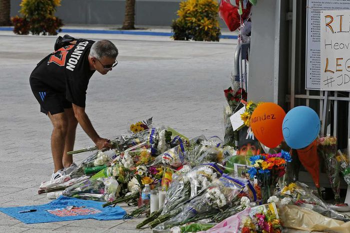 ___5535211___https:______static.pulse.com.gh___webservice___escenic___binary___5535211___2016___9___27___12___a-makeshift-memorial-to-jose-fernandez_1cxwazum7mnwk12vul2ipyjlgy_2