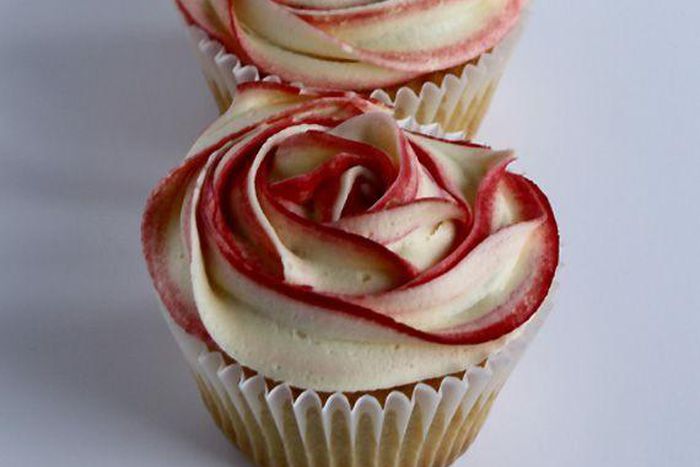 Romantic rose cupcakes