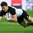 New Zealand's fly half Beauden Barrettwas sent off late in the match after receiving two yellow cards for deliberately knocking down the ball during Waratahs' attacks