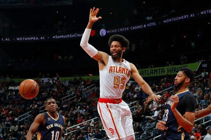 The New Orleans Pelicans had to play much of the game against the Atlanta Hawks without Anthony Davis (C) after he was hurt in the first quarter of the game