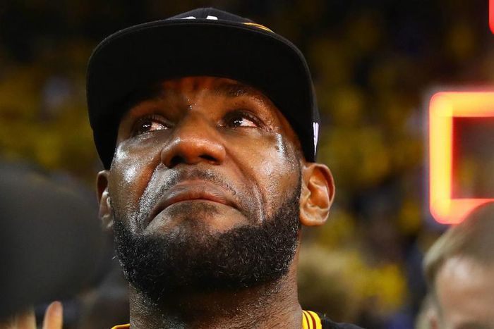 ___5168818___https:______static.pulse.com.gh___webservice___escenic___binary___5168818___2016___6___20___12___jameslebron-62016-getty-us-ftr_1dmf66yxfessz19w7aa7vgp1u7_2