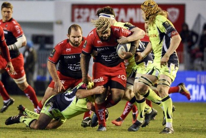Toulon's Mathieu Bastareaud (C) fights for the ball with Sale's players during their European Rugby Champions Cup match, at the Mayol Stadium in Toulon, southern France, on January 15, 2017