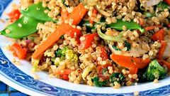 Quinoa stir-fry with chicken