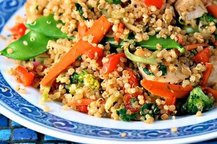 Quinoa stir-fry with chicken