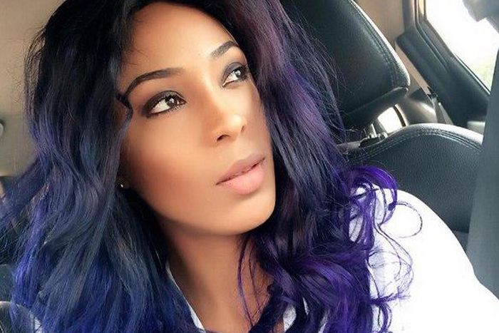 Nikki Samonas in a car