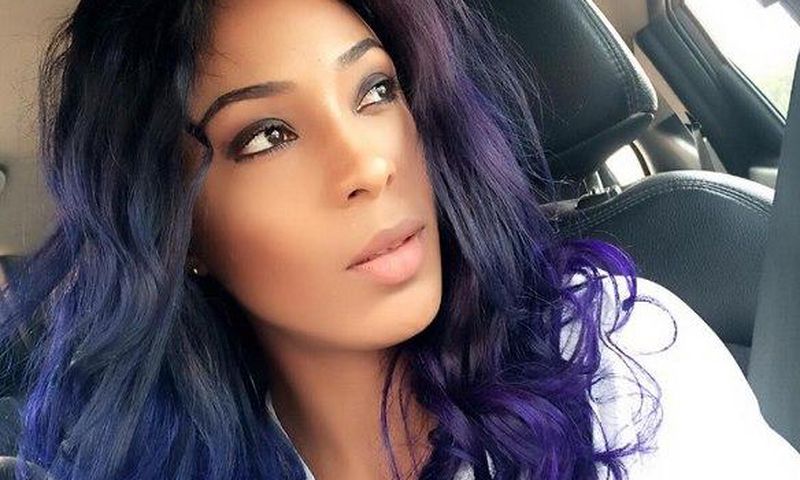 Nikki Samonas in a car