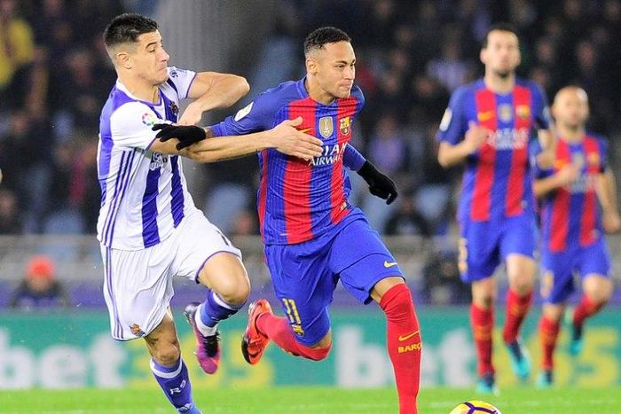 Real Sociedad's defender Yuri Berchiche (L) vies with Barcelona's Brazilian forward Neymar da Silva Santos Junior during the Spanish league football match Real Sociedad vs FC Barcelona at the Anoeta stadium in San Sebastian, on November 27, 2016