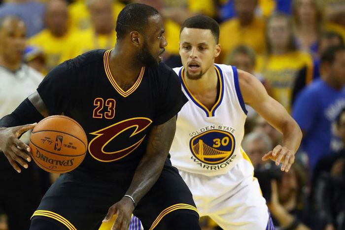 ___5297264___https:______static.pulse.com.gh___webservice___escenic___binary___5297264___2016___8___12___6___lebronjamesstephcurry-cropped_4eu2rhh1el8czpwuu5dtz5k6