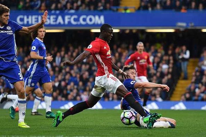 ___6249559___https:______static.pulse.com.gh___webservice___escenic___binary___6249559___2017___2___19___19___617450352-gary-cahill-of-chelsea-tackles-eric-bailly-gettyimages-1481438111-800