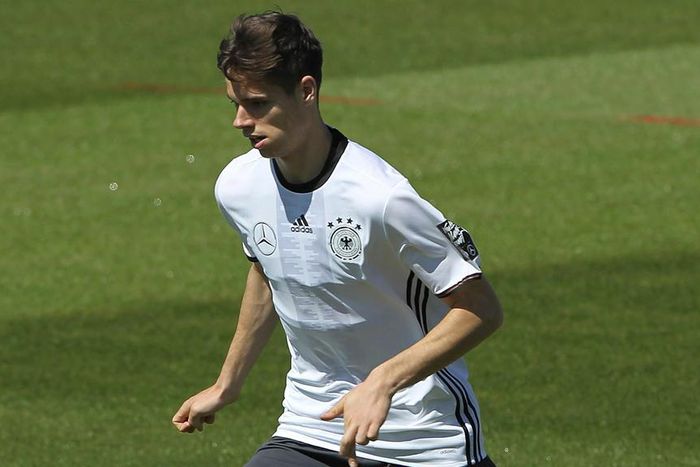 ___5081427___https:______static.pulse.com.gh___webservice___escenic___binary___5081427___2016___5___27___13___julian-weigl-cropped_1595winfp6zzb1jzrxes9hj3ml