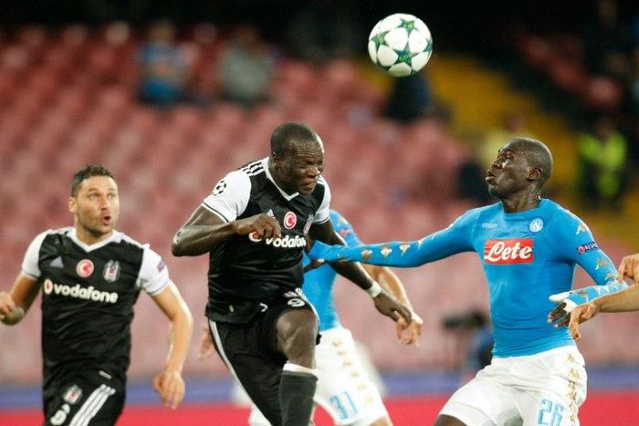 Besiktas' forward from Cameroon Vincent Aboubakar (C) scores in front of Napoli's defender from France Kalidou Koulibaly during the UEFA Champions League football match SSC Napoli vs Besiktas on October 19, 2016