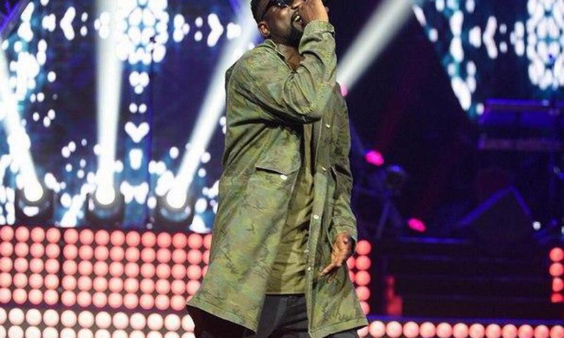 Sarkodie performing