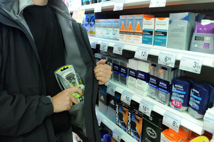 ___5013650___https:______static.pulse.com.gh___webservice___escenic___binary___5013650___2016___5___9___22___shoplifting_1