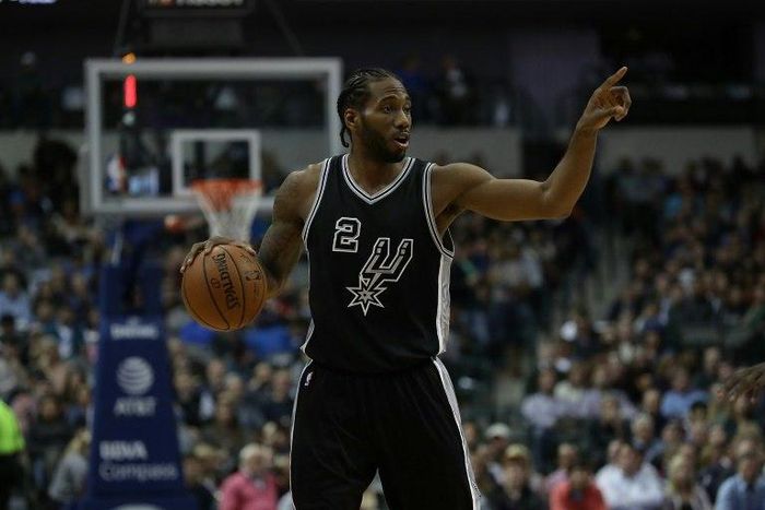 Kawhi Leonard shrugged off the after-effects of a recent concussion to score 31 points as the San Antonio Spurs downed Atlanta, at AT&T Center in San Antonio, Texas, on March 13, 2017