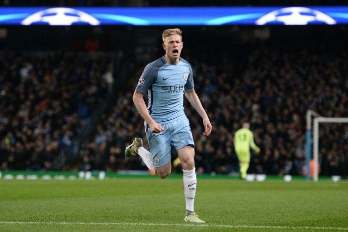 Manchester City's Kevin De Bruyne celebrates scoring his team's second goal during the Champions League match against Barcelona on November 1, 2016