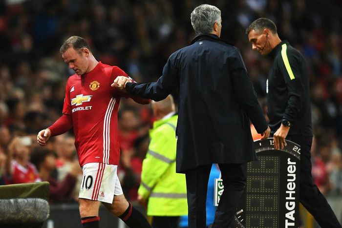 ___5526565___https:______static.pulse.com.gh___webservice___escenic___binary___5526565___2016___9___24___17___wayne-rooney-jose-mourinho-cropped_1hpderdig07rq1ne6i3maqztgg_2