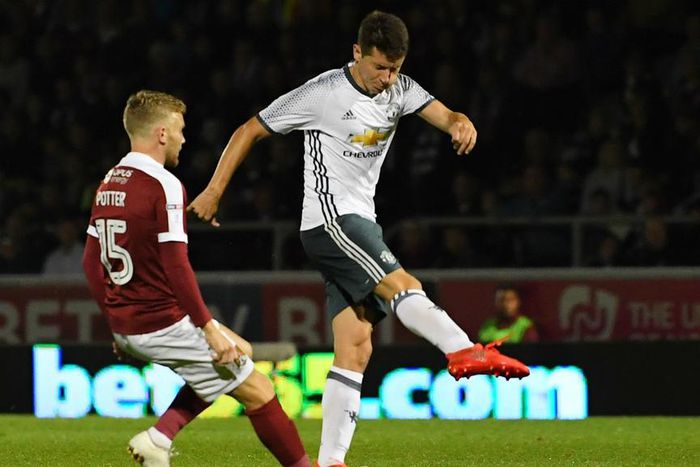 ___5517207___https:______static.pulse.com.gh___webservice___escenic___binary___5517207___2016___9___22___2___ander-herrera-goalcropped_wp745kls81ij140fji4zsv490