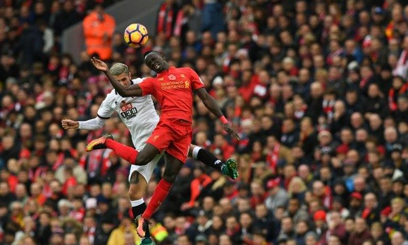 Watford's midfielder Valon Behrami (L) jumps for the ball against Liverpool's midfielder Sadio Mane on November 6, 2016