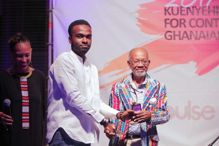 Professor Ablade Glover presenting the award to Isaac Opoku