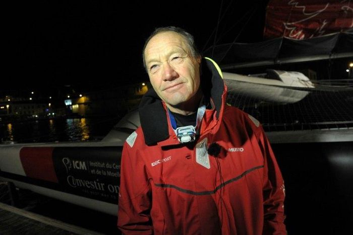 Francis Joyon used a 31 metres maxi-trimarin to break the record