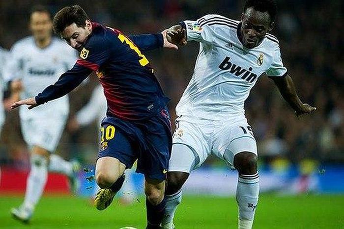 ___5846087___https:______static.pulse.com.gh___webservice___escenic___binary___5846087___2016___12___2___20___Michael-Essien-right-challenging-Barcelonas-Lionel-Messi-for-the-ball-in-Wednesdays-El-Clasico-at-the-Bernabao