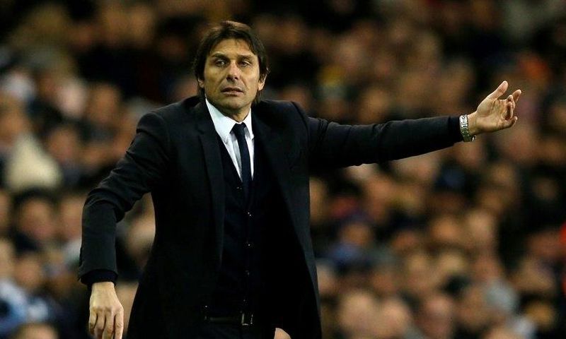 Chelsea's head coach Antonio Conte gestures on the touchline during the English Premier League football match against Tottenham Hotspur in London, on January 4, 201