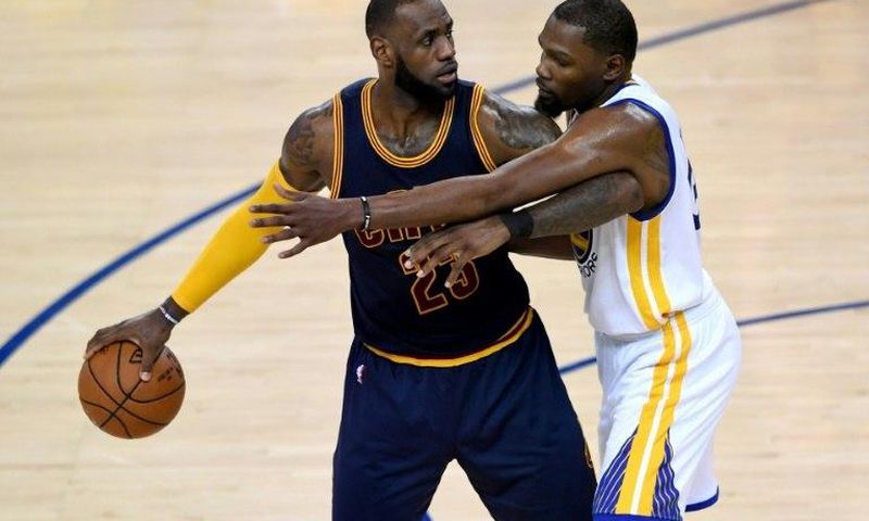 LeBron James (L) of the Cleveland Cavaliers and Kevin Durant of the Golden State Warriors (R) have vowed to get physical