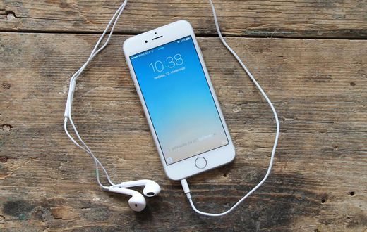 Apple iPhone.