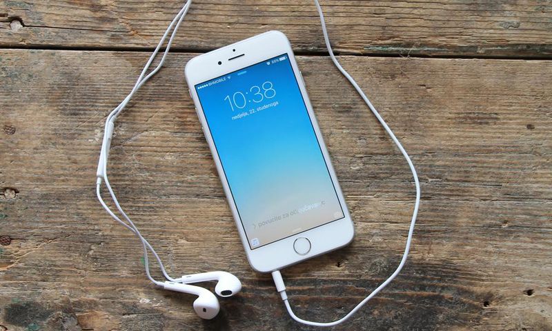 Apple iPhone.
