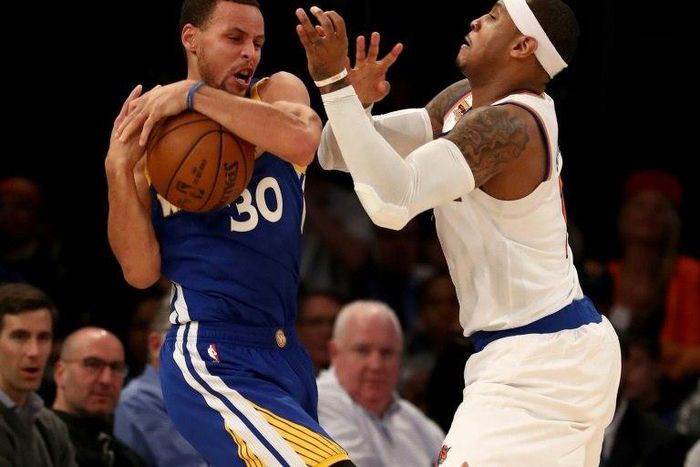 Stephen Curry of the Golden State Warriors (L) and Carmelo Anthony of the New York Knicks fight for the ball at Madison Square Garden on March 5, 2017 in New York City