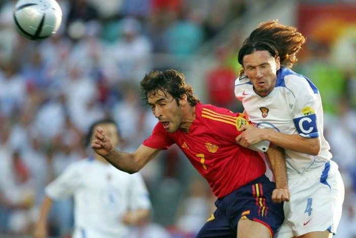 Alexei Smertin (right) will probe racism in Russian football