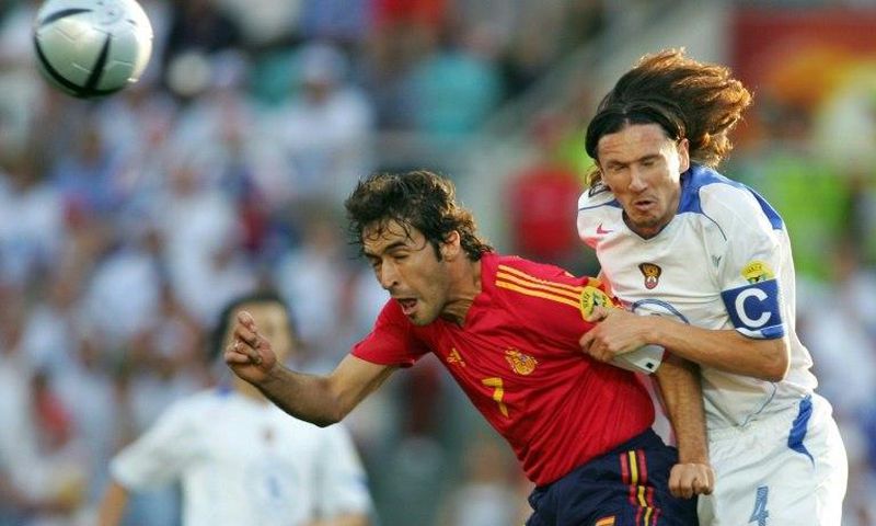 Alexei Smertin (right) will probe racism in Russian football