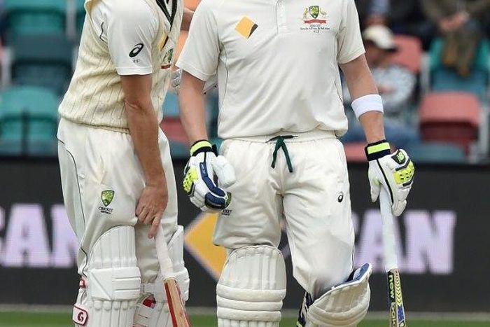 Australia's batsman Adam Voges (L) has been diagnosed with concussion