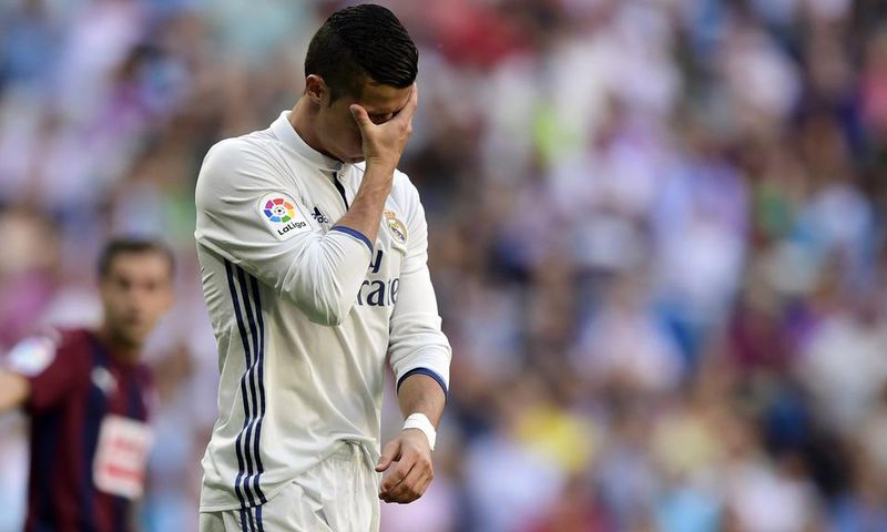 ___5571930___https:______static.pulse.com.gh___webservice___escenic___binary___5571930___2016___10___6___12___cristianoronaldo-cropped_1pje0scivp6nl166661wq1df6h_2