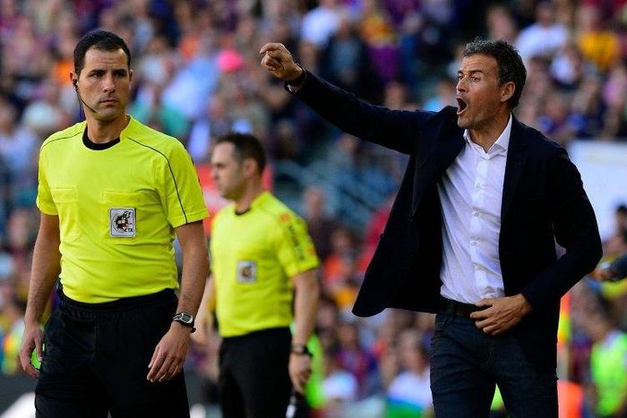 Luis Enrique (right) gives instructions during Barcelona's match against Deportivo de la Coruna at the Camp Nou on October 15, 2016