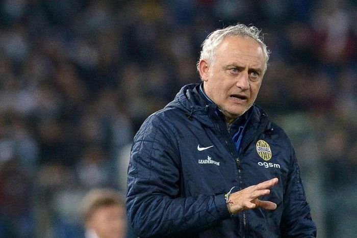 Verona coach Andrea Mandorlini shouts instructions during the Serie A match against Lazio in Rome, on March 22, 2015