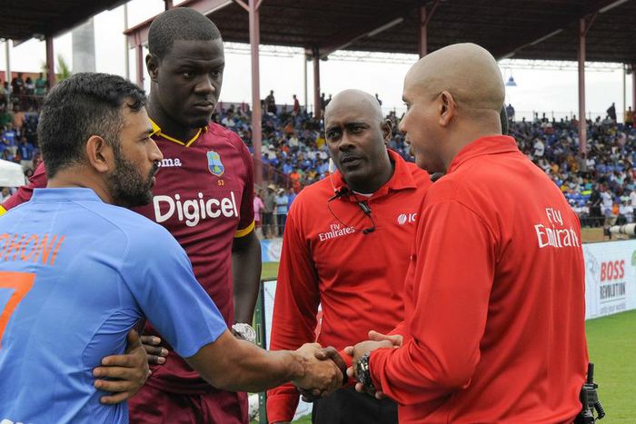 ___5429240___https:______static.pulse.com.gh___webservice___escenic___binary___5429240___2016___8___29___0___msdhoniandcarlosbrathwaitecropped_539vz710tcu51x8vyezbob49g_2