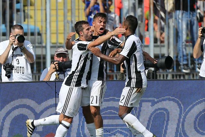 ___5557730___https:______static.pulse.com.gh___webservice___escenic___binary___5557730___2016___10___2___18___dybalacelebration-cropped_7v4xao2aw5v1kcgppvicd9ox