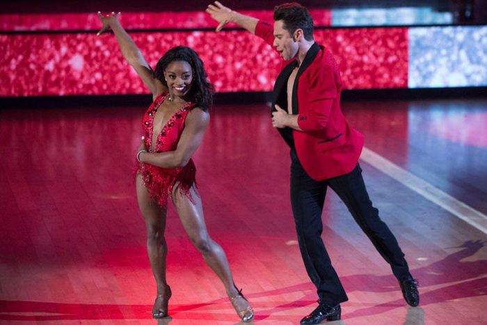 ___6657605___https:______static.pulse.com.gh___webservice___escenic___binary___6657605___2017___5___10___20___simone-biles-dwts-smiling