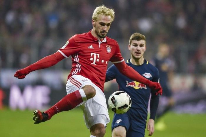 Bayern Munich defender Mats Hummels dyed his hair blond for Wednesday's 3-0 win over RB Leipzig after losing a bet at the Oktoberfest beer festival