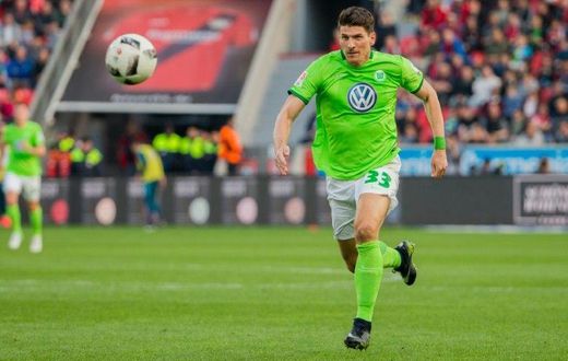 Wolfsburg's forward Mario Gomez runs with the ball against Bayer Leverkusen on April 2, 2017