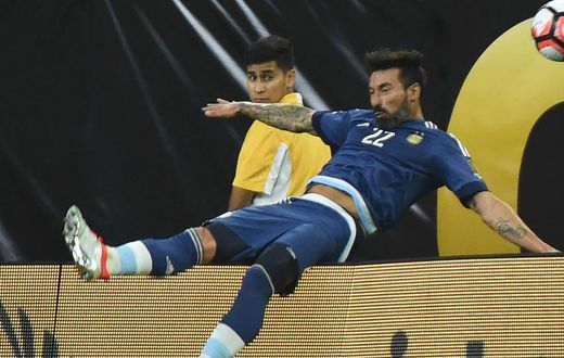 ___5182995___https:______static.pulse.com.gh___webservice___escenic___binary___5182995___2016___6___23___9___lavezzi-cropped_1ph4sqcpf7uvx1cqvbj3x06egd