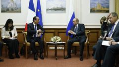 France's Hollande says real risk of escalation in Ukraine