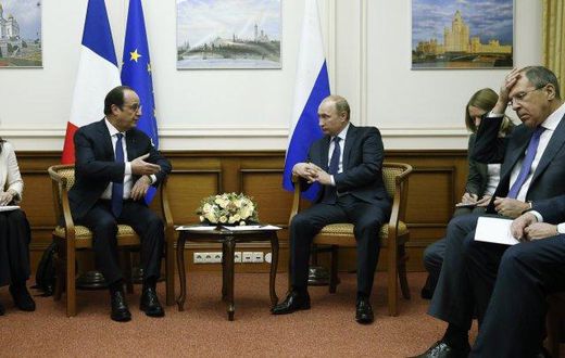 France's Hollande says real risk of escalation in Ukraine